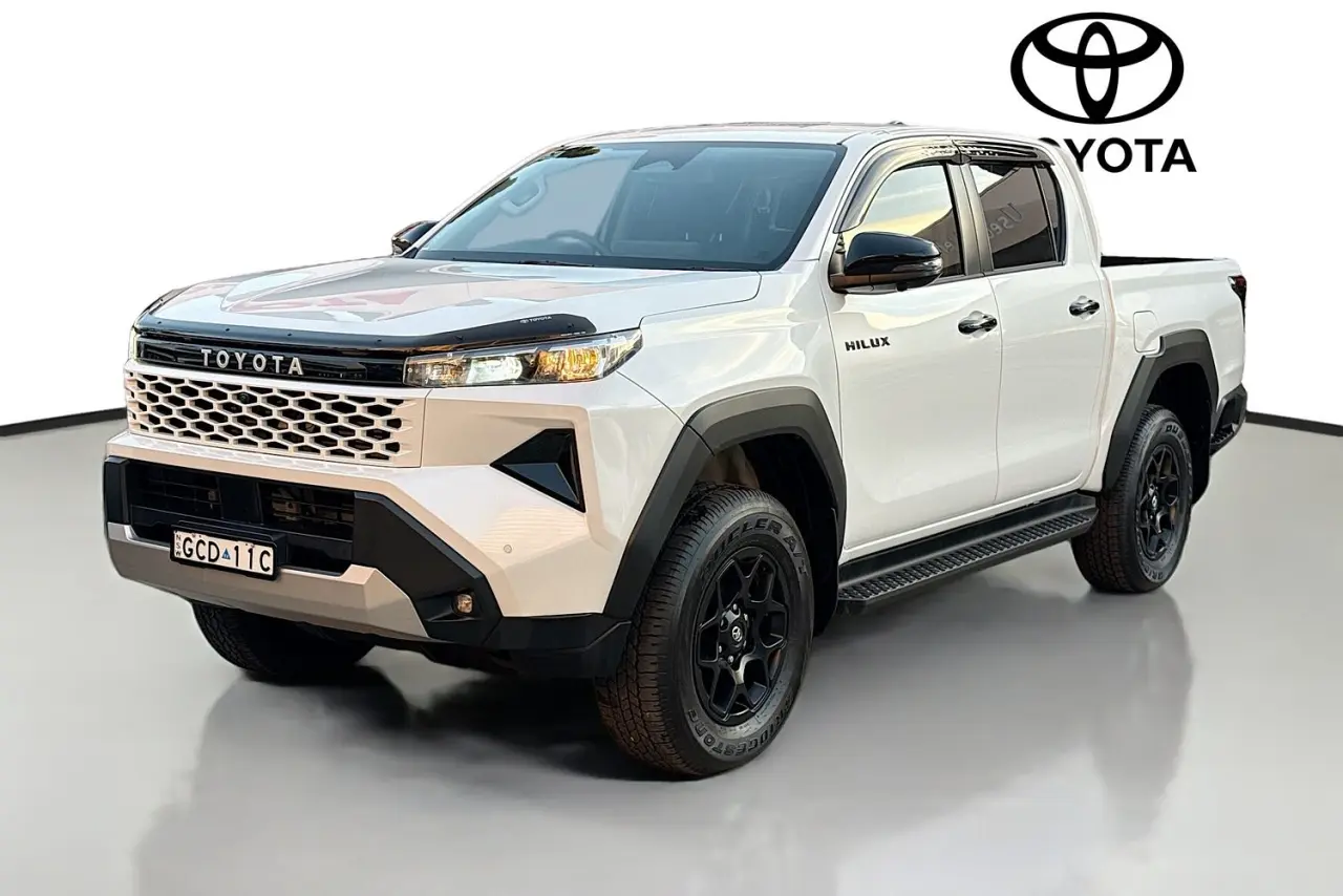 2025 Toyota Hilux Gallery Image 4