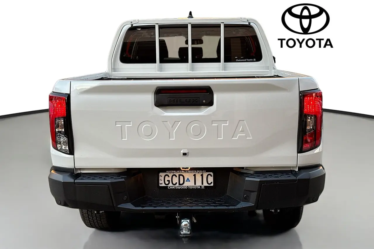 2025 Toyota Hilux Gallery Image 7