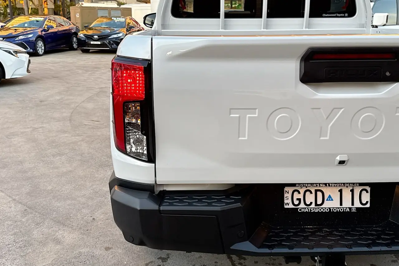 2025 Toyota Hilux Gallery Image 8