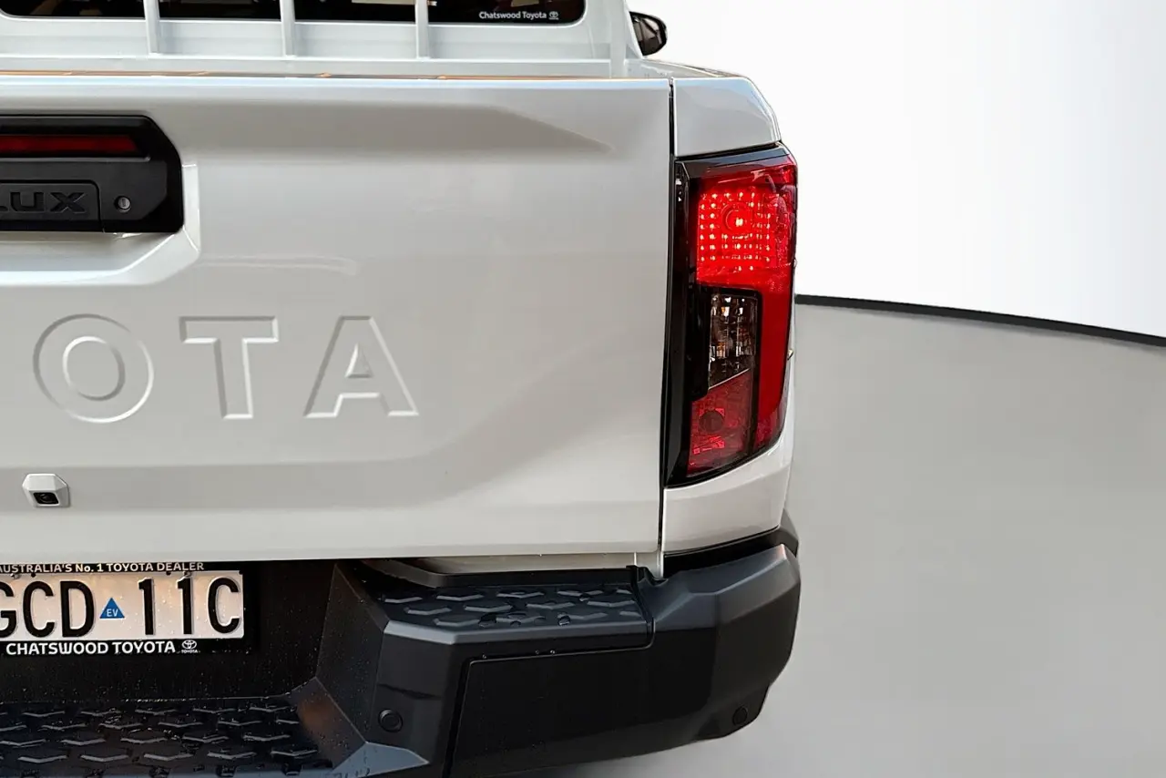 2025 Toyota Hilux Gallery Image 9