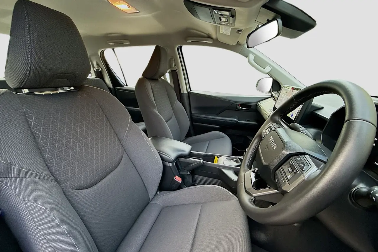 2025 Toyota Hilux Gallery Image 12