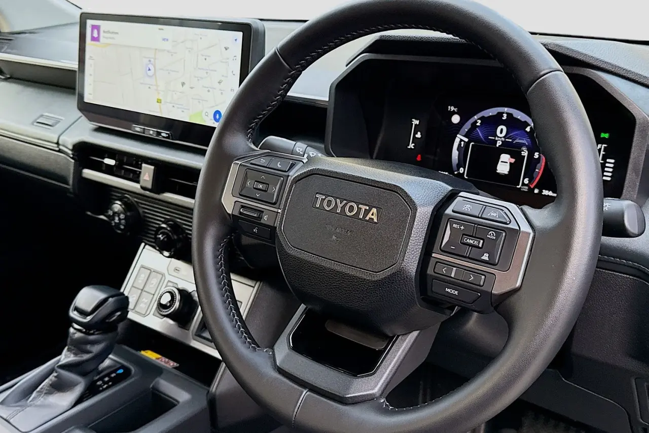 2025 Toyota Hilux Gallery Image 13