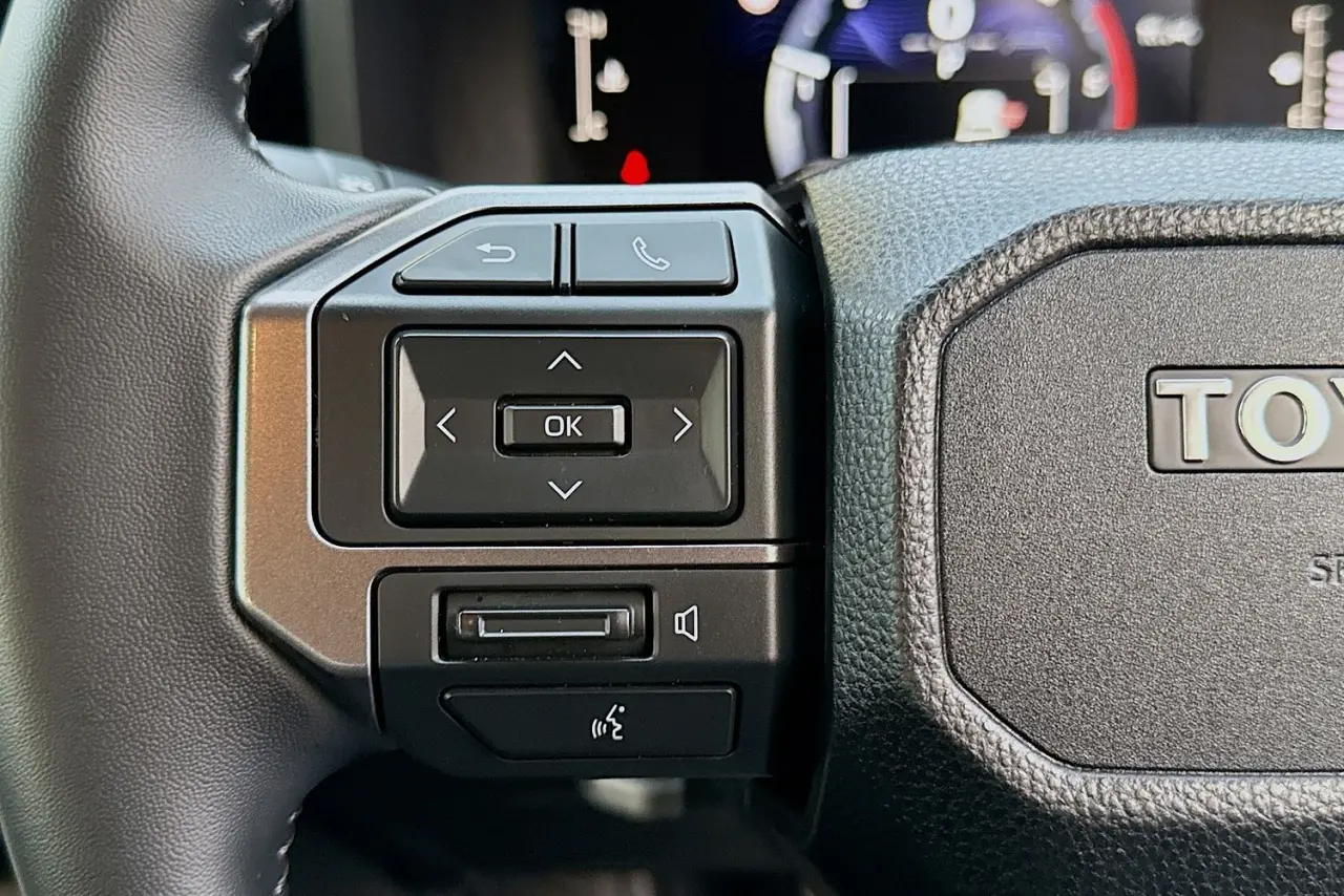 2025 Toyota Hilux Gallery Image 18