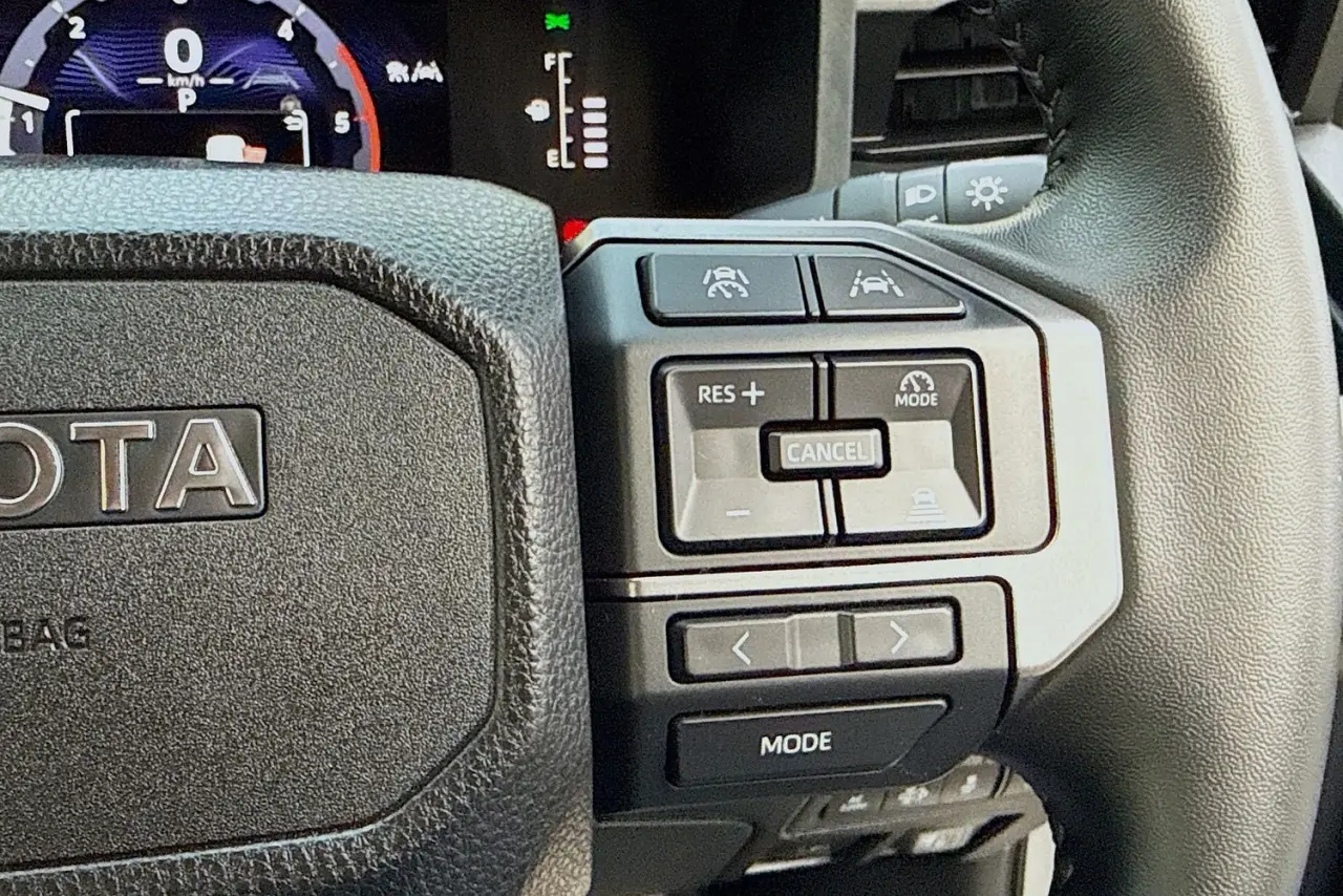 2025 Toyota Hilux Gallery Image 19