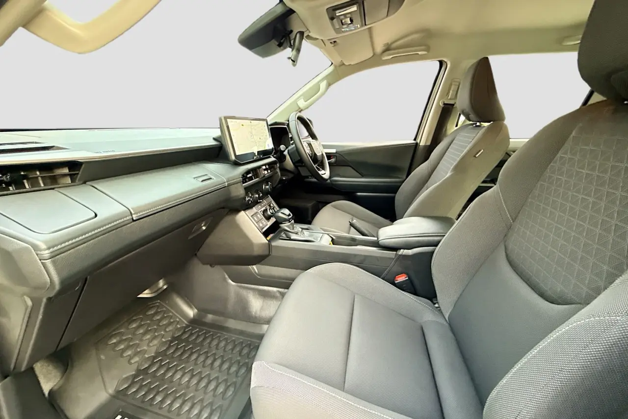2025 Toyota Hilux Gallery Image 24