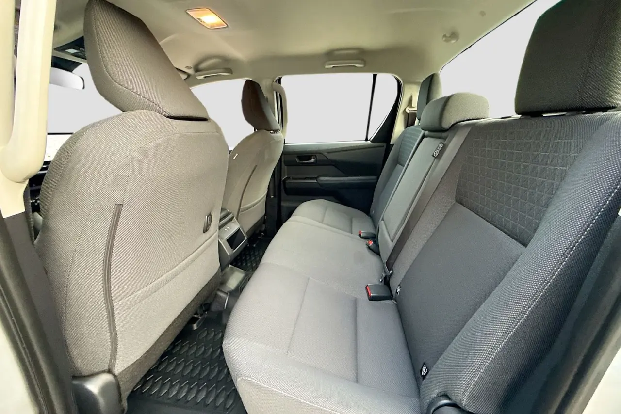 2025 Toyota Hilux Gallery Image 25