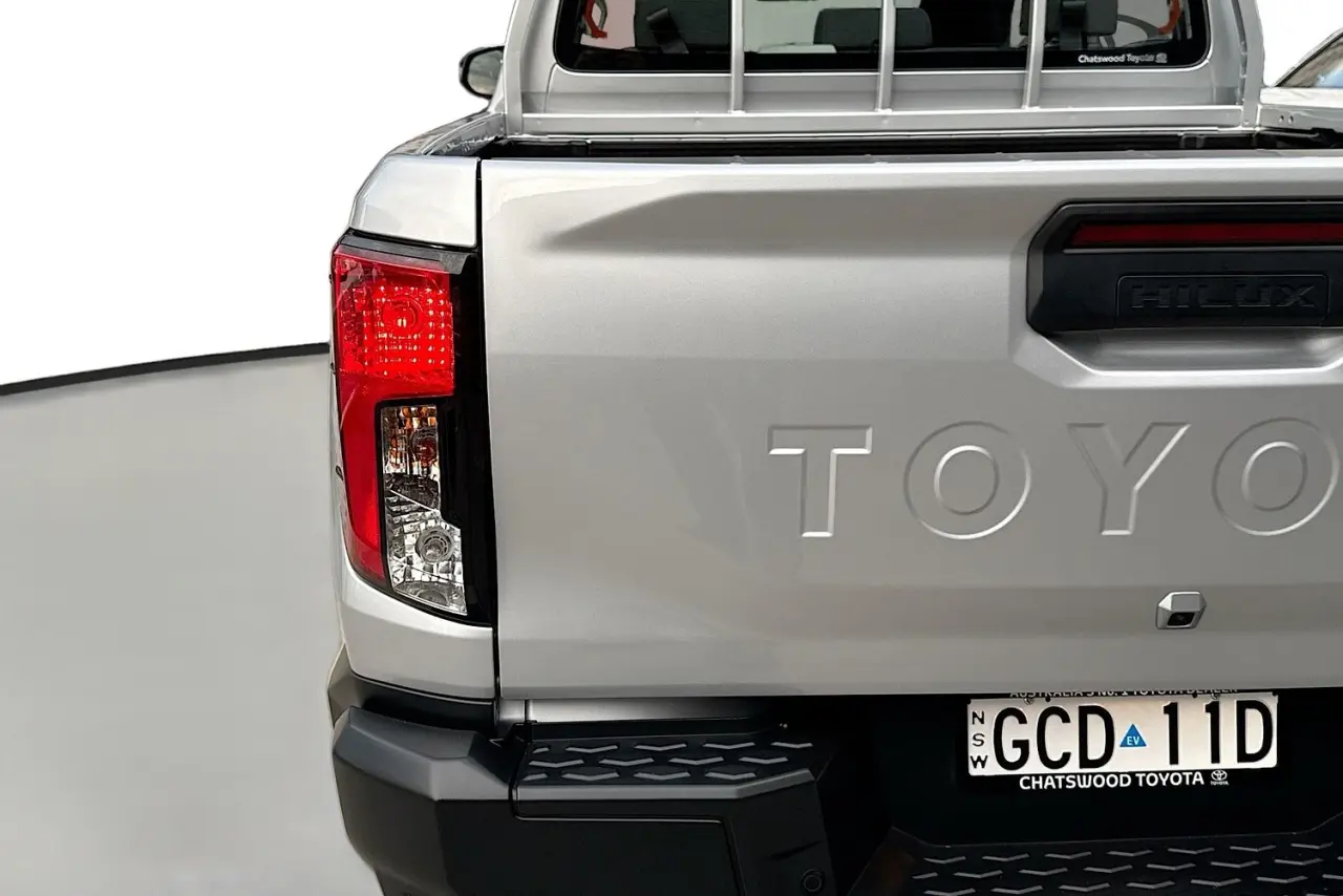2025 Toyota Hilux Gallery Image 8
