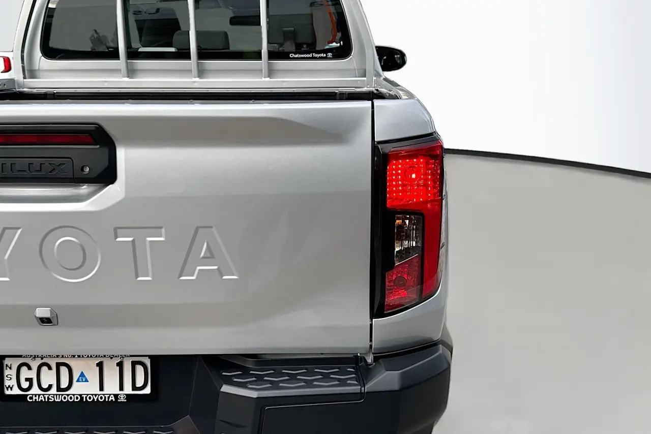 2025 Toyota Hilux Gallery Image 9