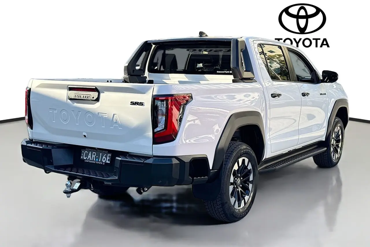 2025 Toyota Hilux Gallery Image 10