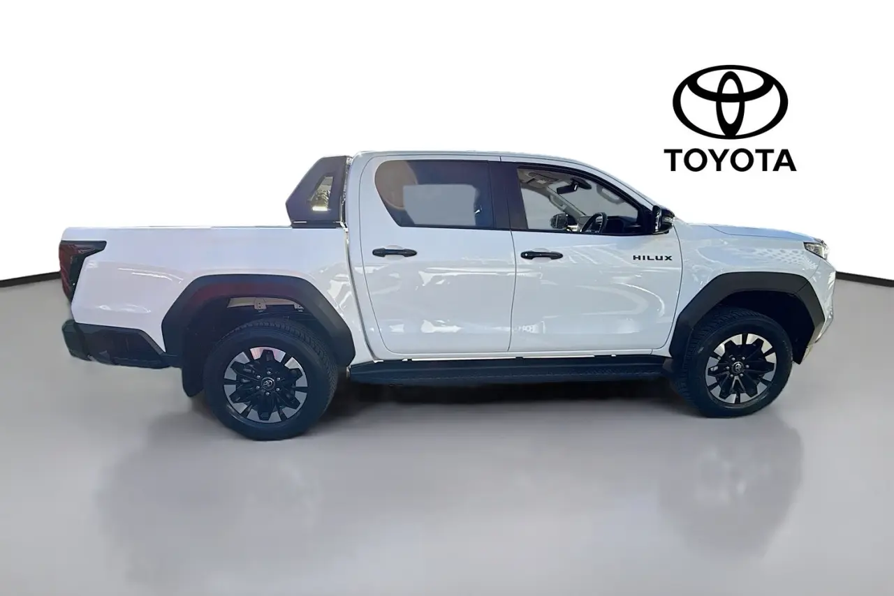 2025 Toyota Hilux Gallery Image 11