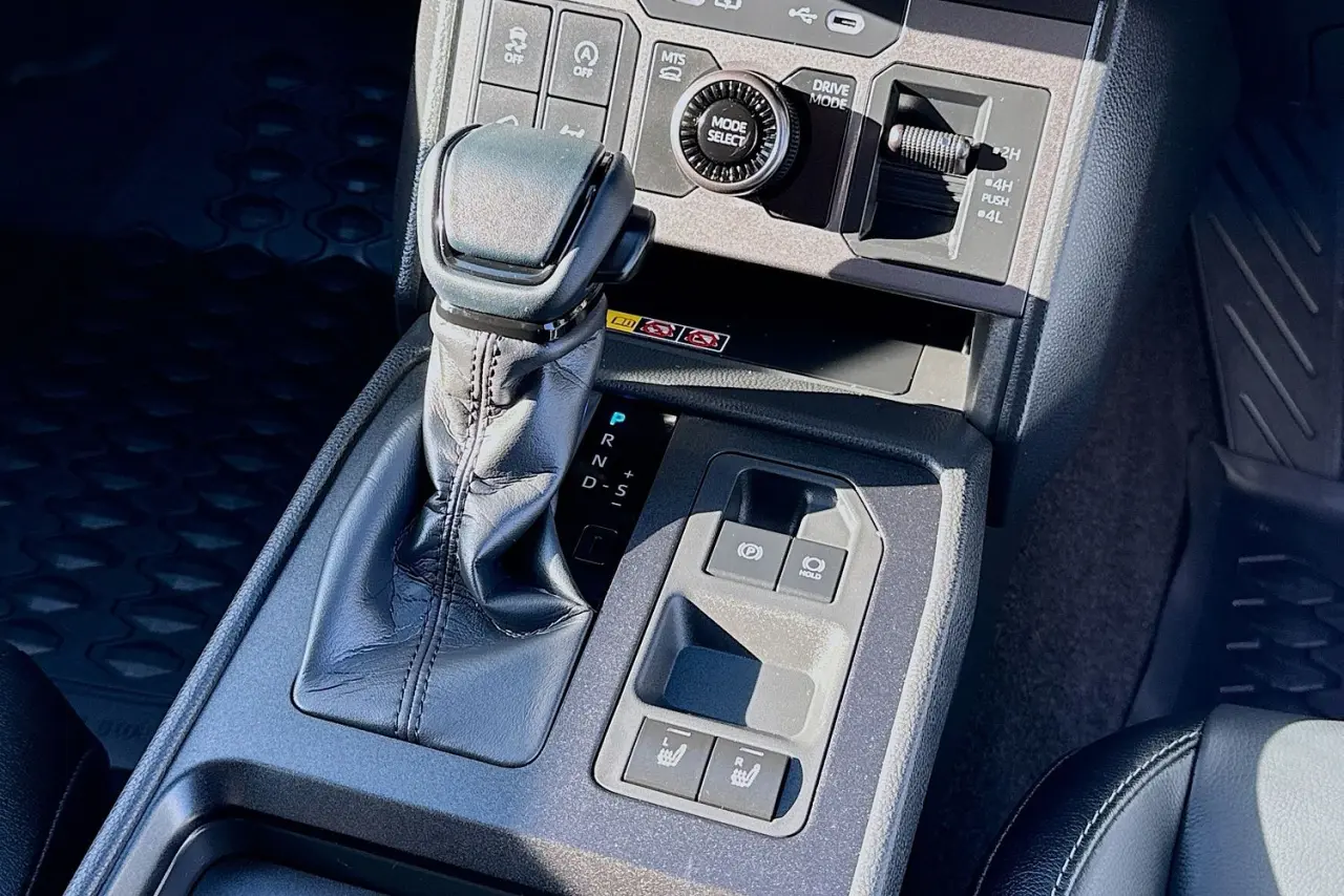 2025 Toyota Hilux Gallery Image 17