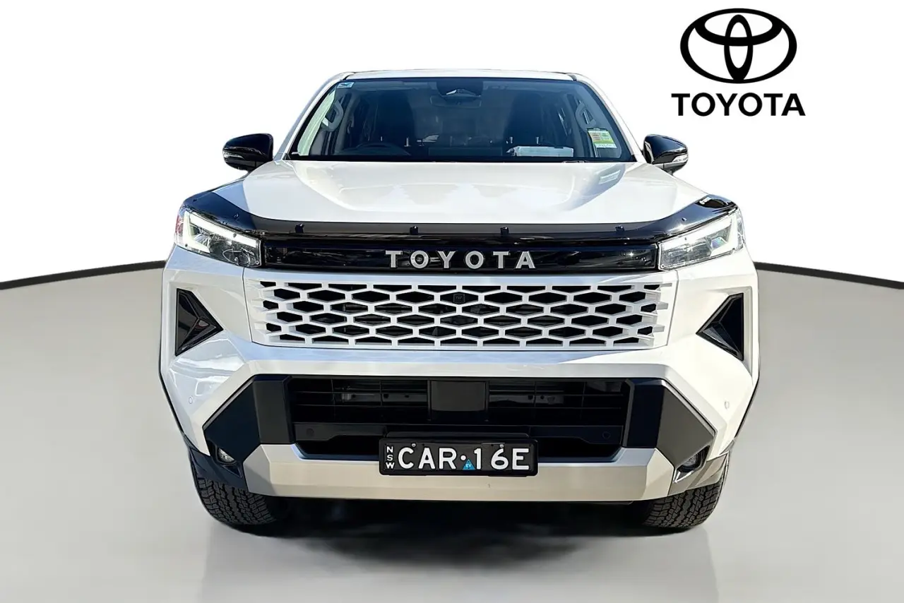 2025 Toyota Hilux Gallery Image 2