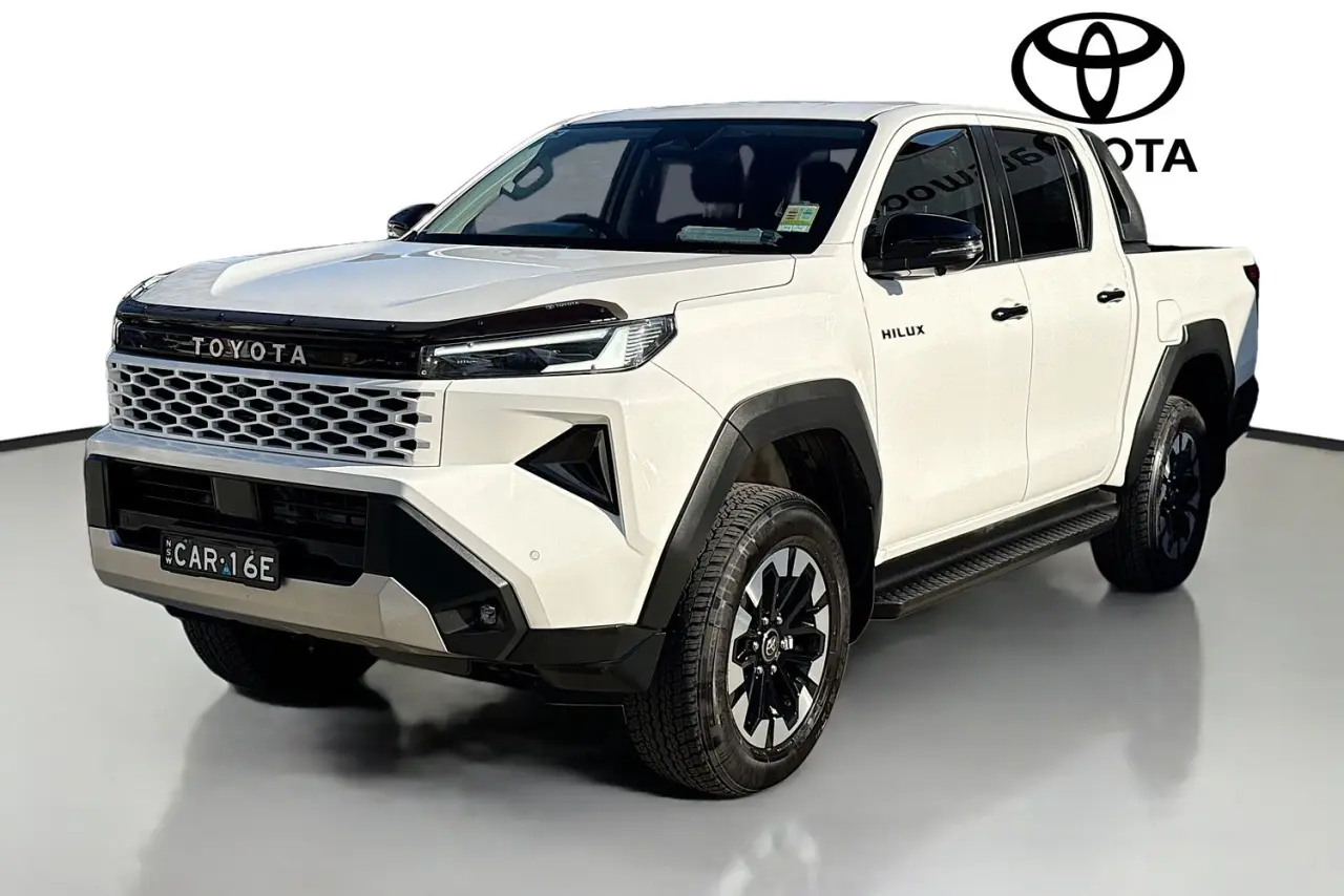 2025 Toyota Hilux Gallery Image 4