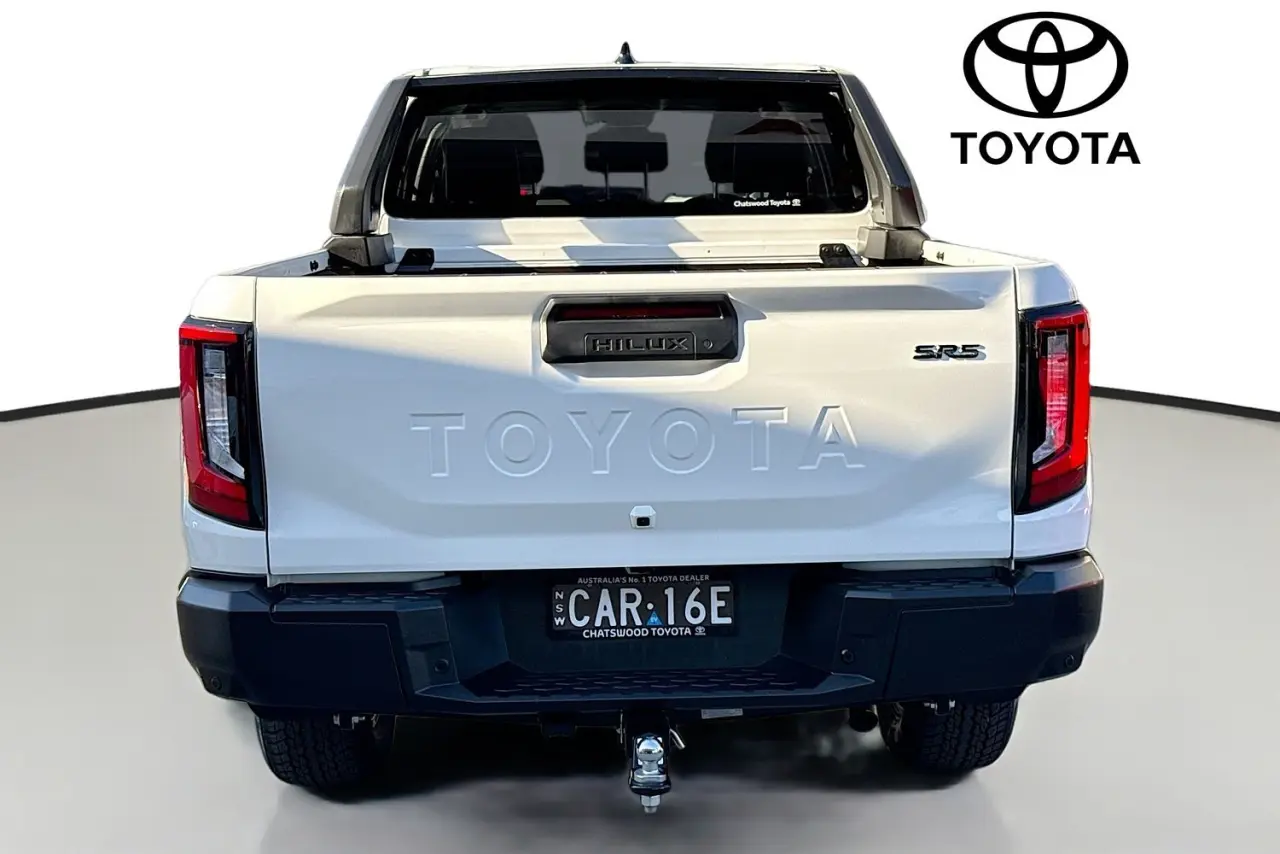 2025 Toyota Hilux Gallery Image 7