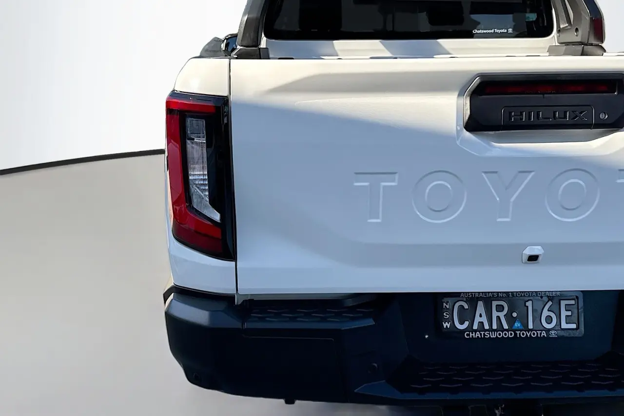 2025 Toyota Hilux Gallery Image 8