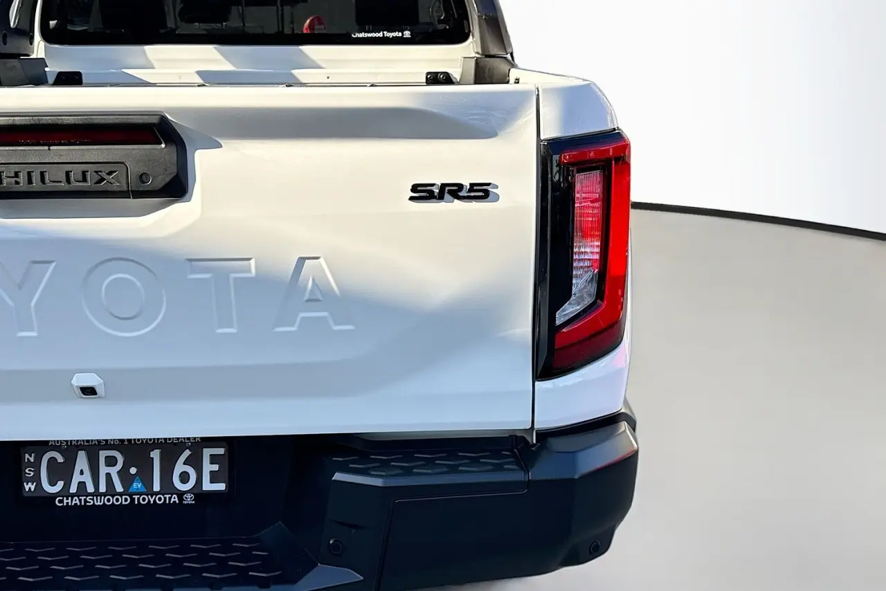 2025 Toyota Hilux Gallery Image 9