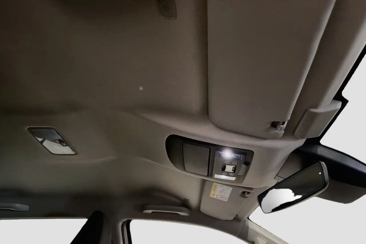 2025 Toyota Hilux Gallery Image 12