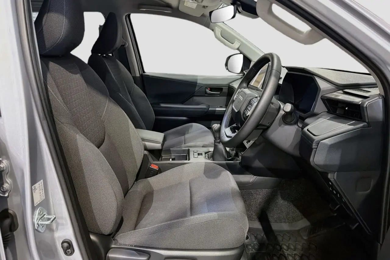 2025 Toyota Hilux Gallery Image 13