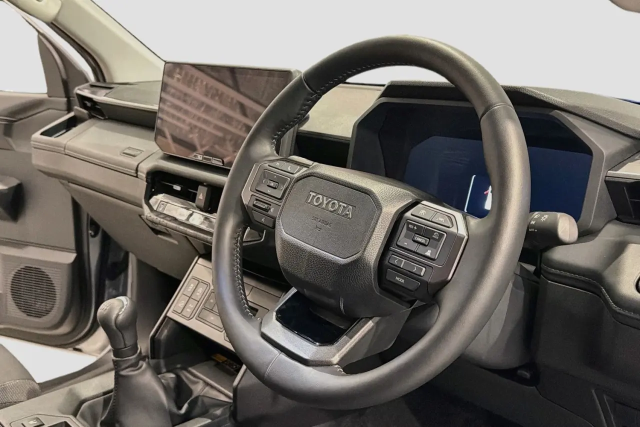 2025 Toyota Hilux Gallery Image 14
