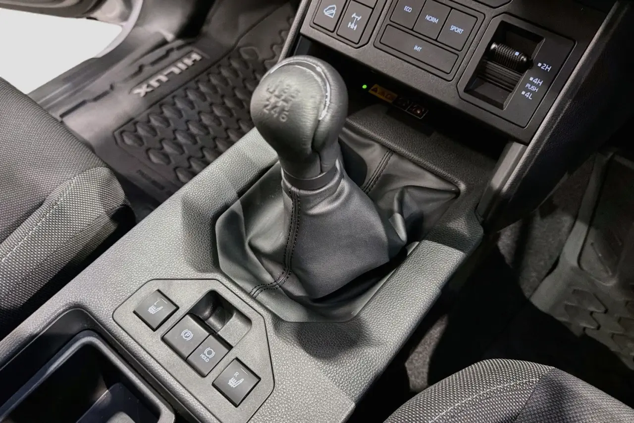 2025 Toyota Hilux Gallery Image 18