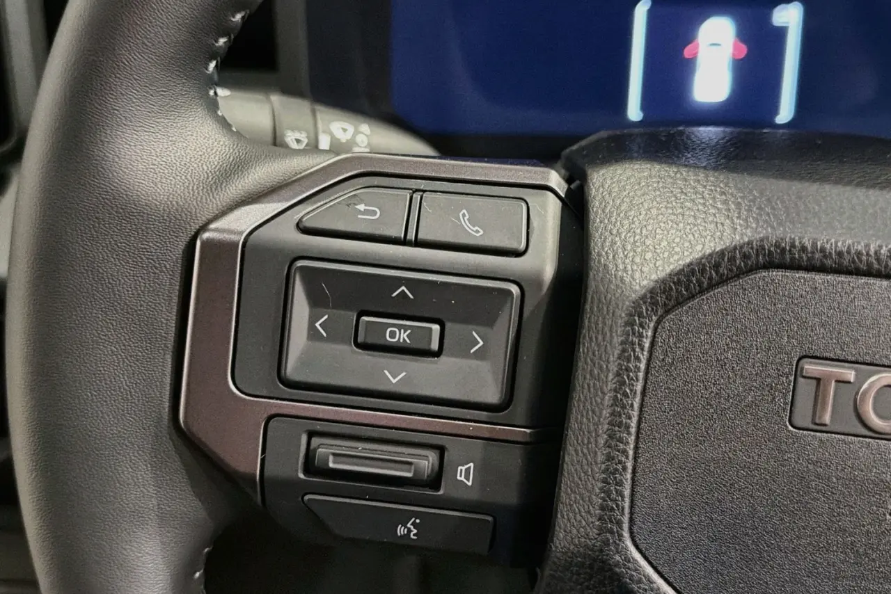 2025 Toyota Hilux Gallery Image 19