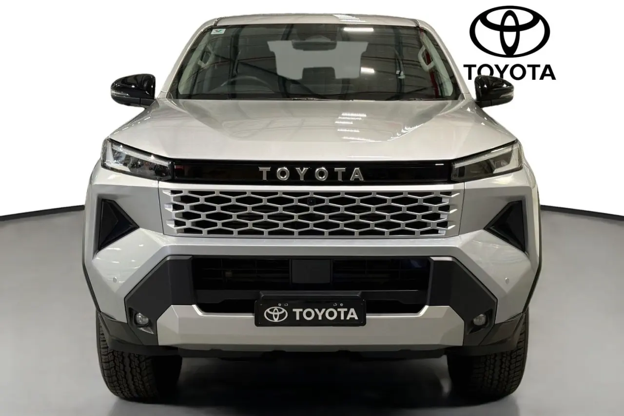 2025 Toyota Hilux Gallery Image 2