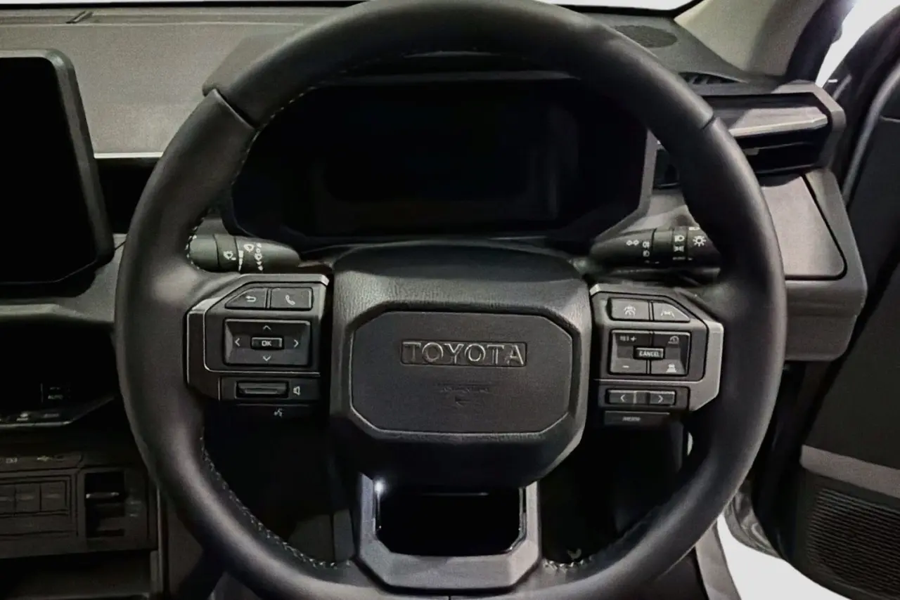 2025 Toyota Hilux Gallery Image 21