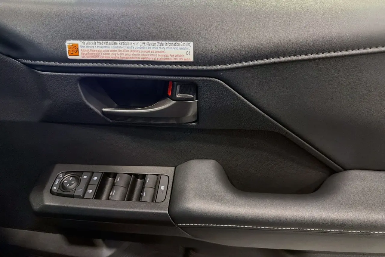 2025 Toyota Hilux Gallery Image 24