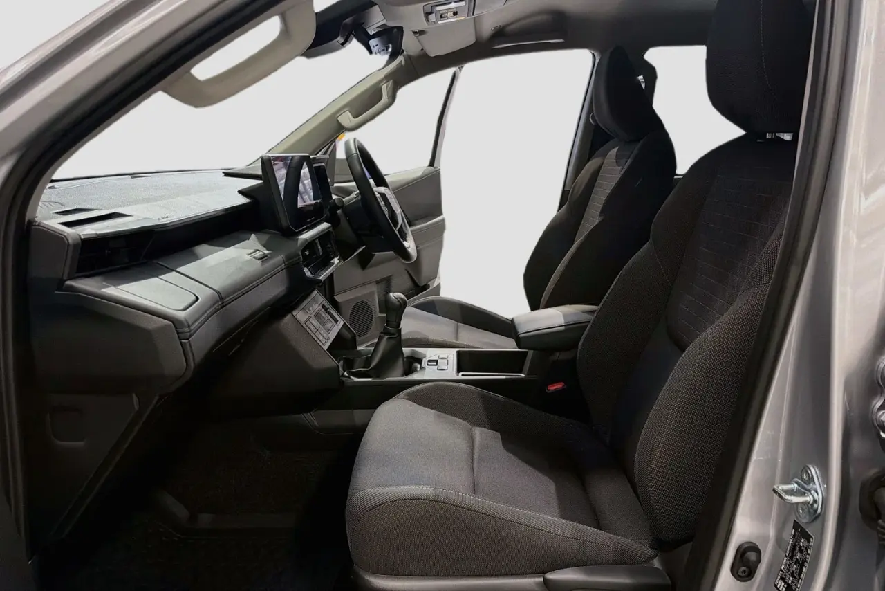 2025 Toyota Hilux Gallery Image 25