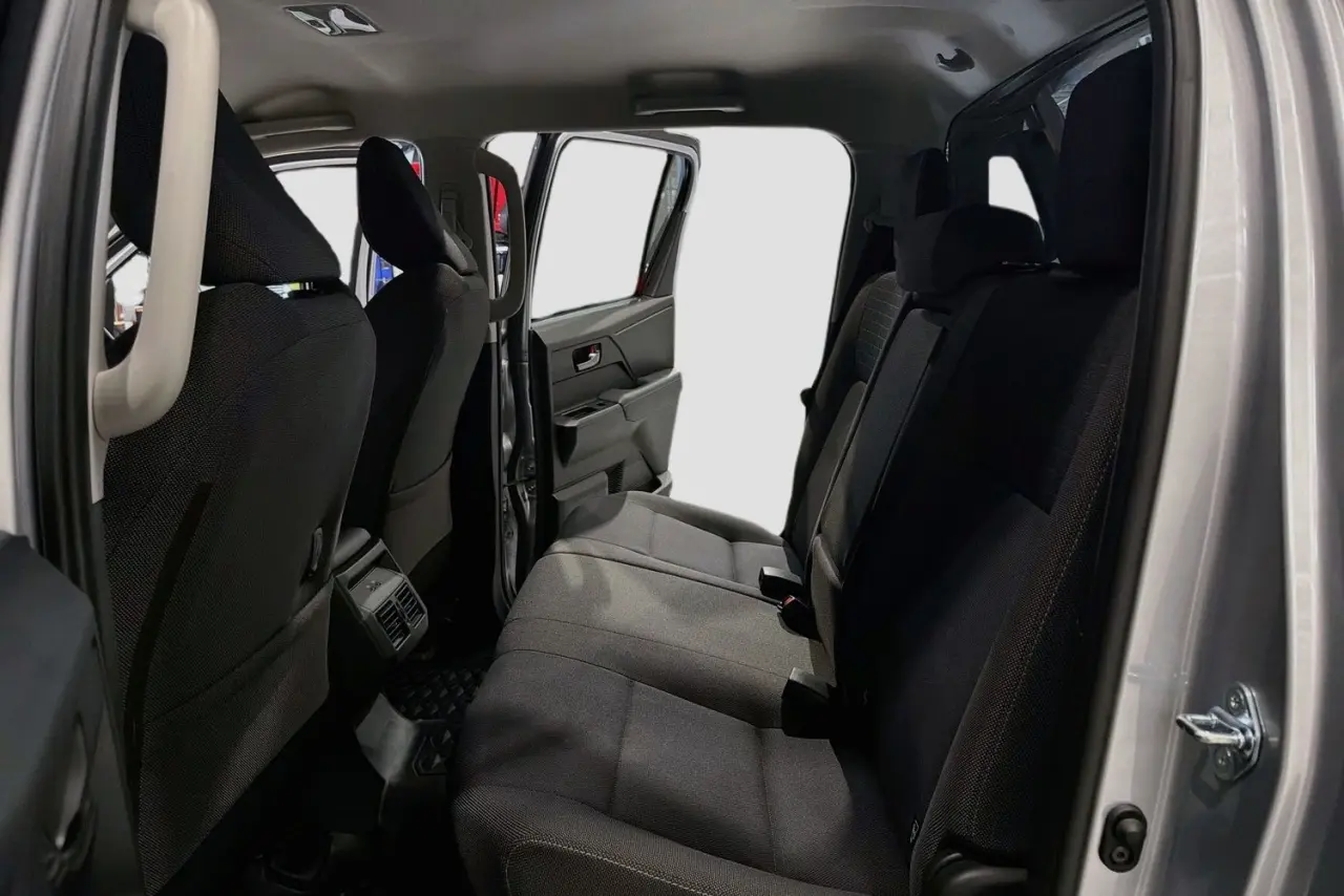 2025 Toyota Hilux Gallery Image 26