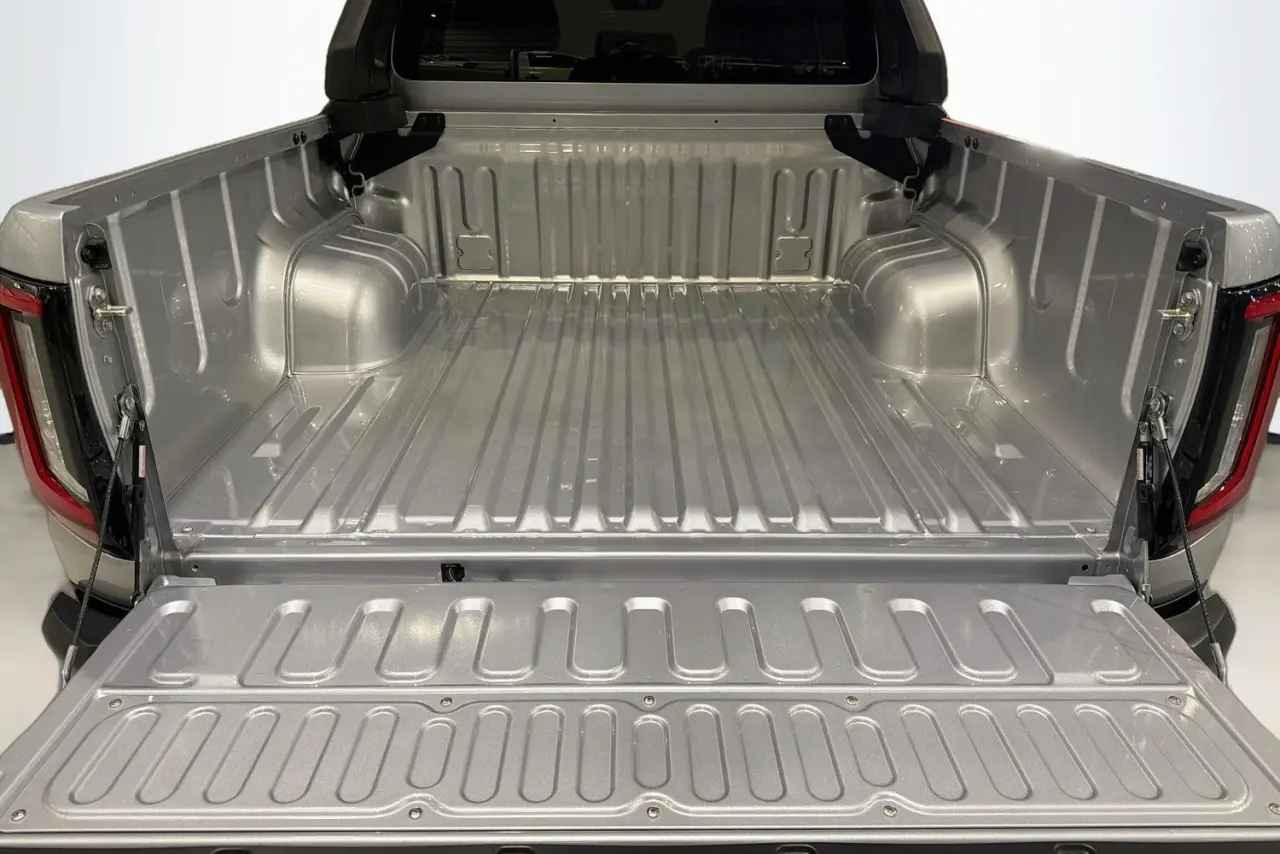 2025 Toyota Hilux Gallery Image 27