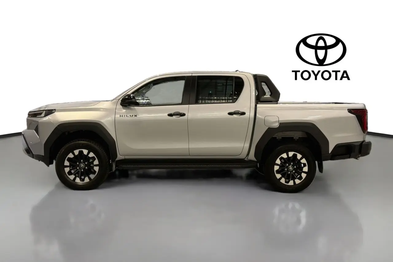 2025 Toyota Hilux Gallery Image 5