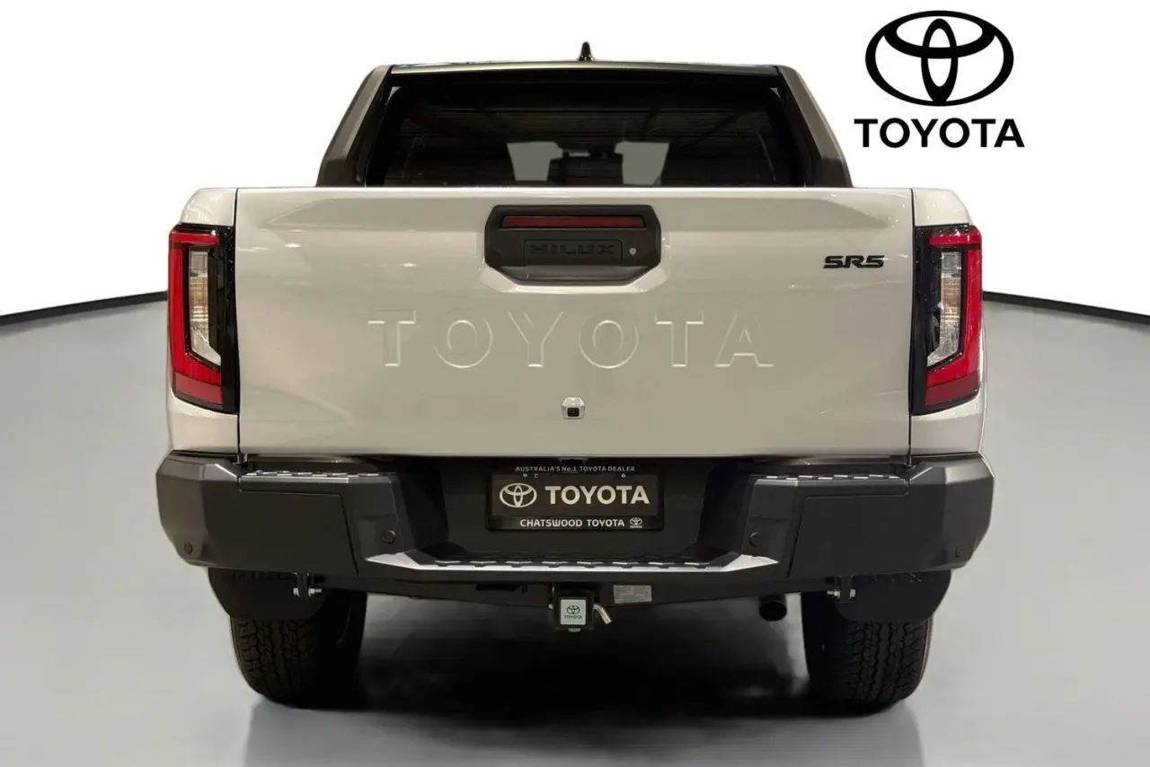2025 Toyota Hilux Gallery Image 7