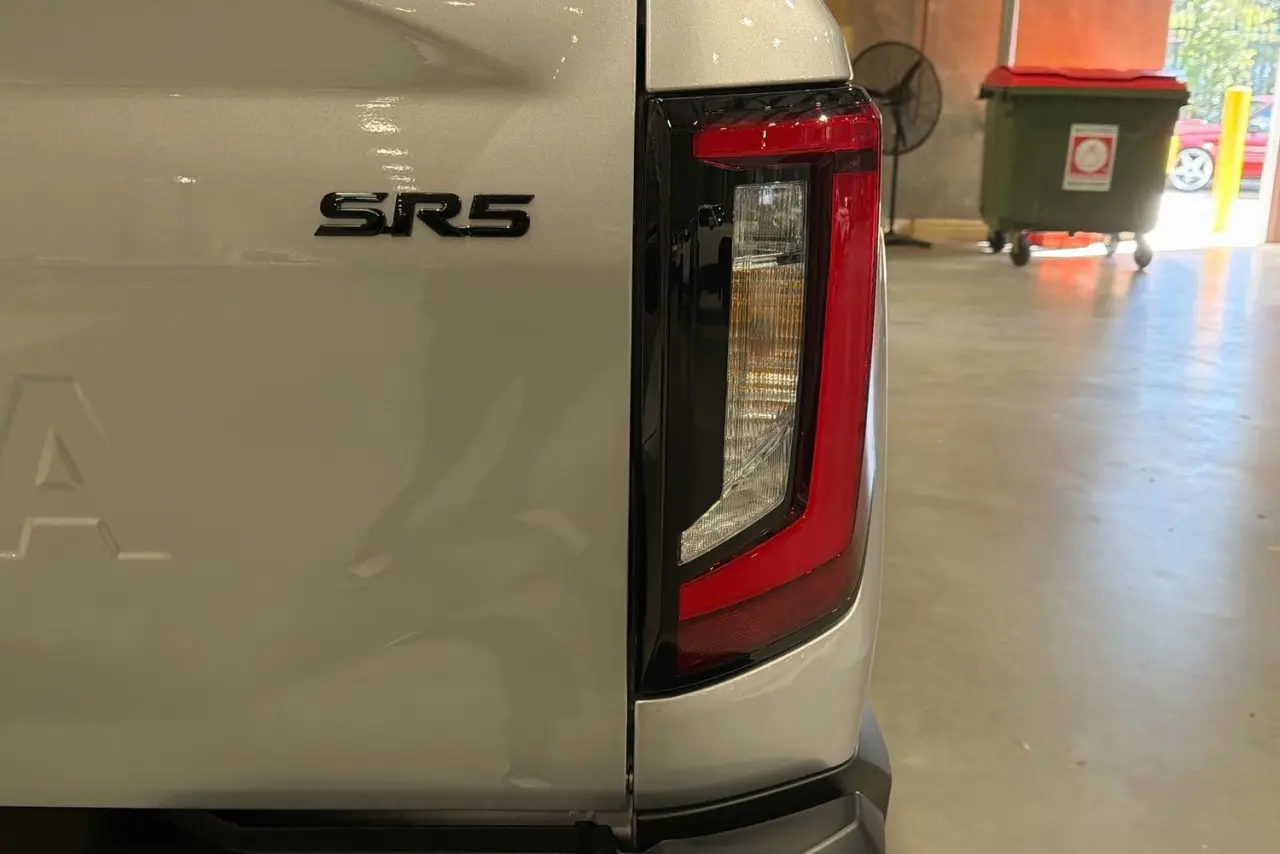 2025 Toyota Hilux Gallery Image 9