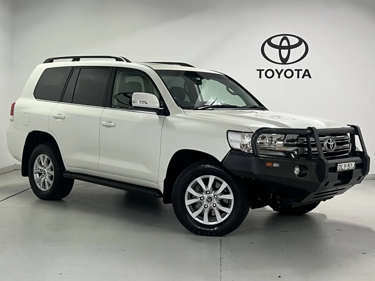 2017 TOYOTA LANDCRUISER Gallery Image 1
