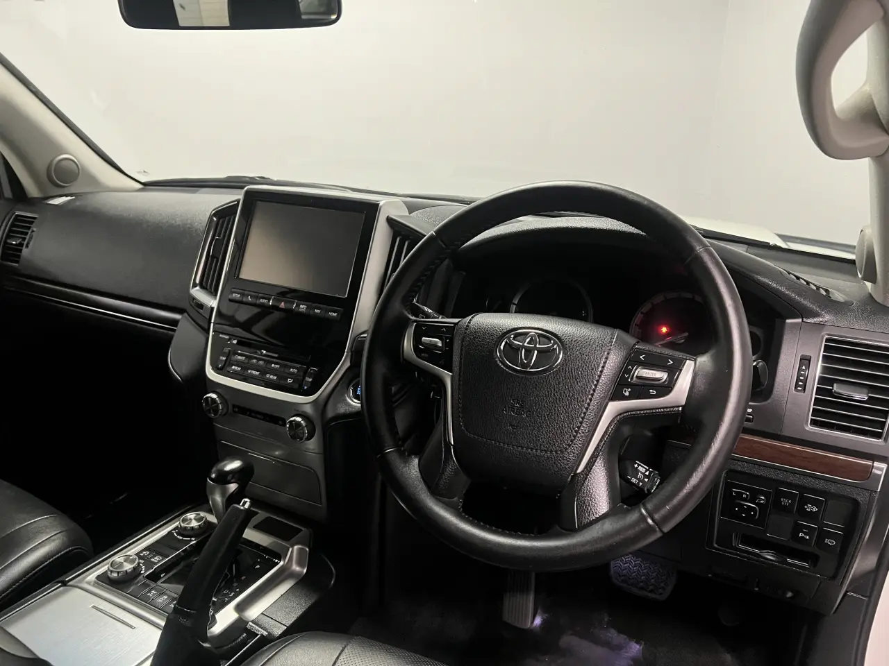 2017 TOYOTA LANDCRUISER Gallery Image 10