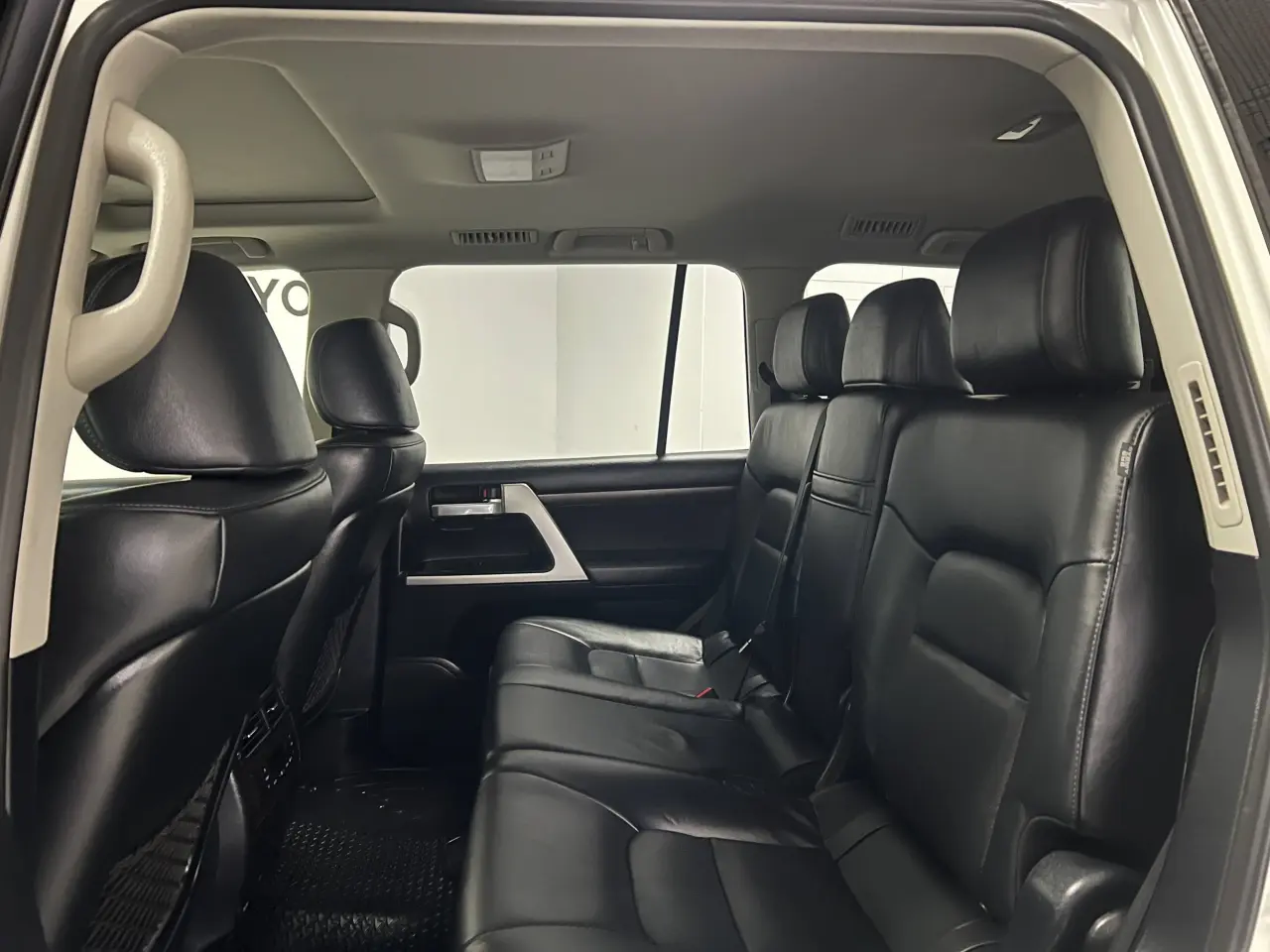 2017 TOYOTA LANDCRUISER Gallery Image 15