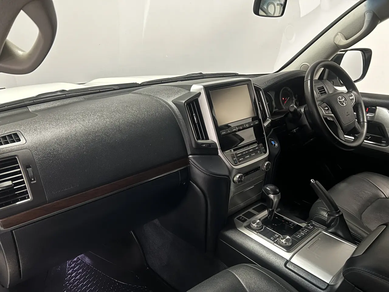 2017 TOYOTA LANDCRUISER Gallery Image 16