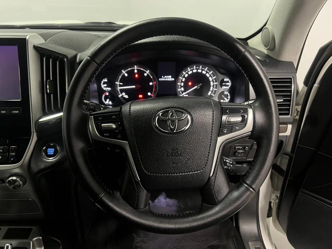 2017 TOYOTA LANDCRUISER Gallery Image 18