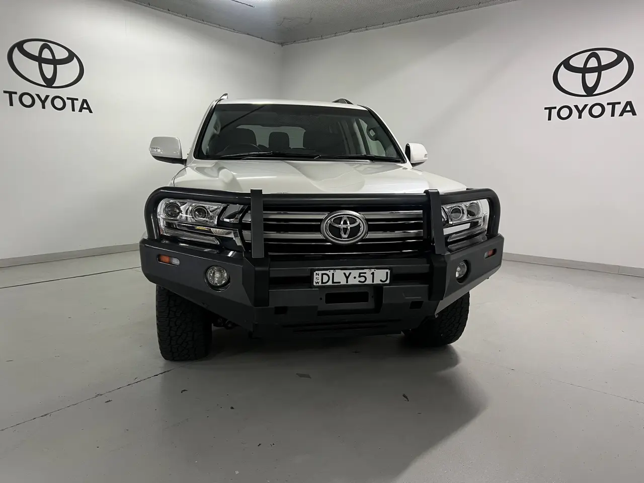 2017 TOYOTA LANDCRUISER Gallery Image 2
