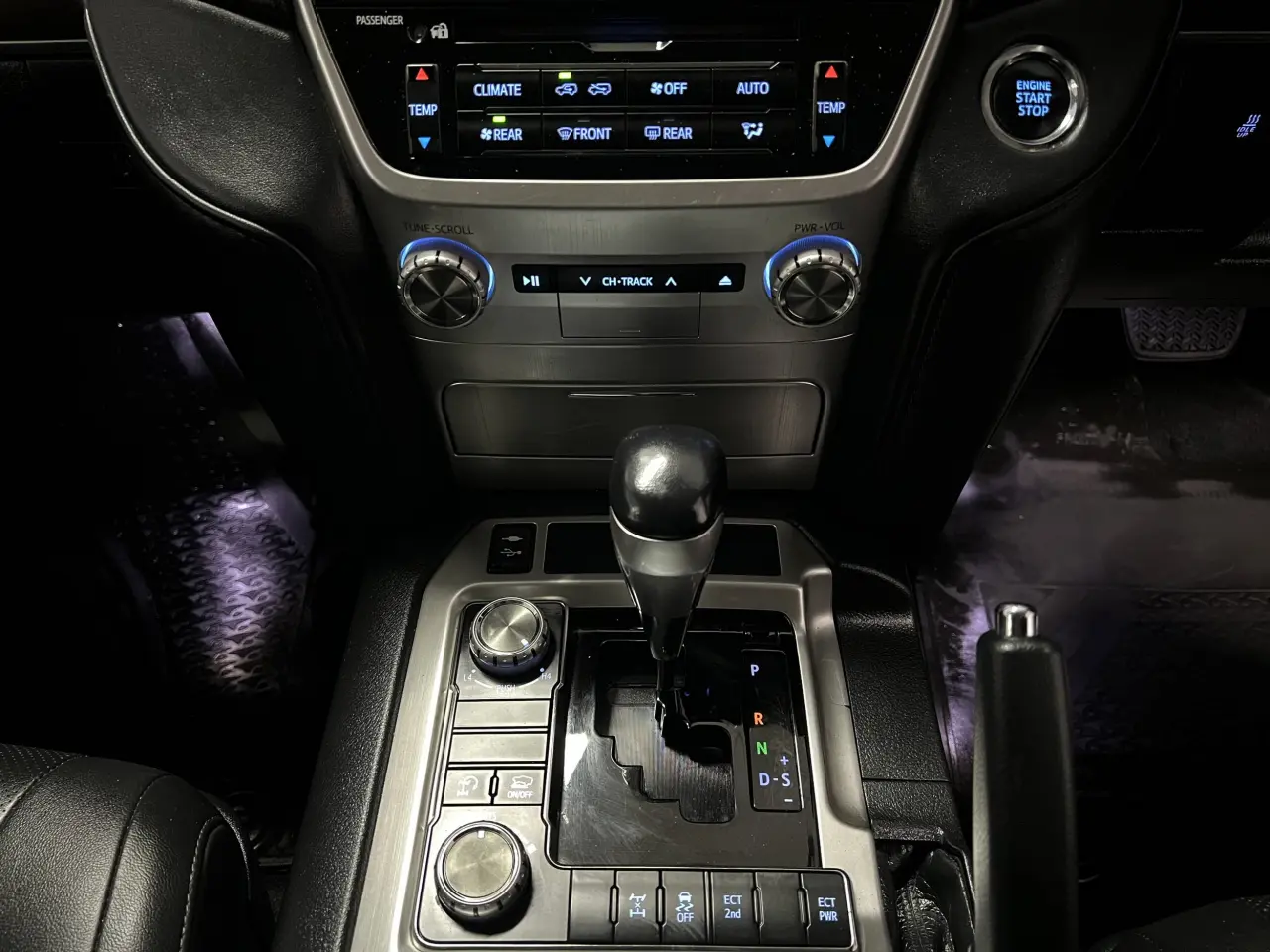 2017 TOYOTA LANDCRUISER Gallery Image 21