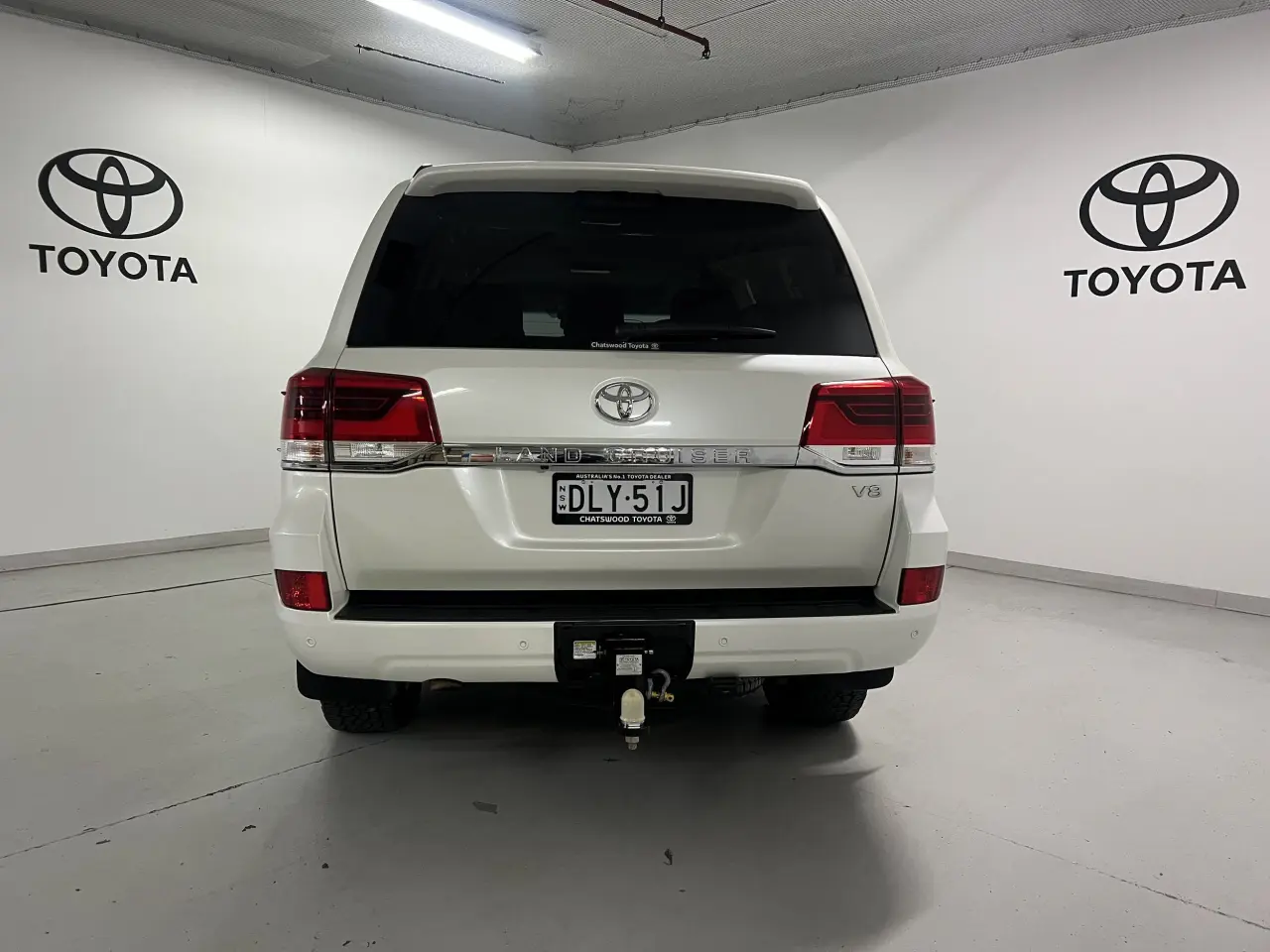 2017 TOYOTA LANDCRUISER Gallery Image 6