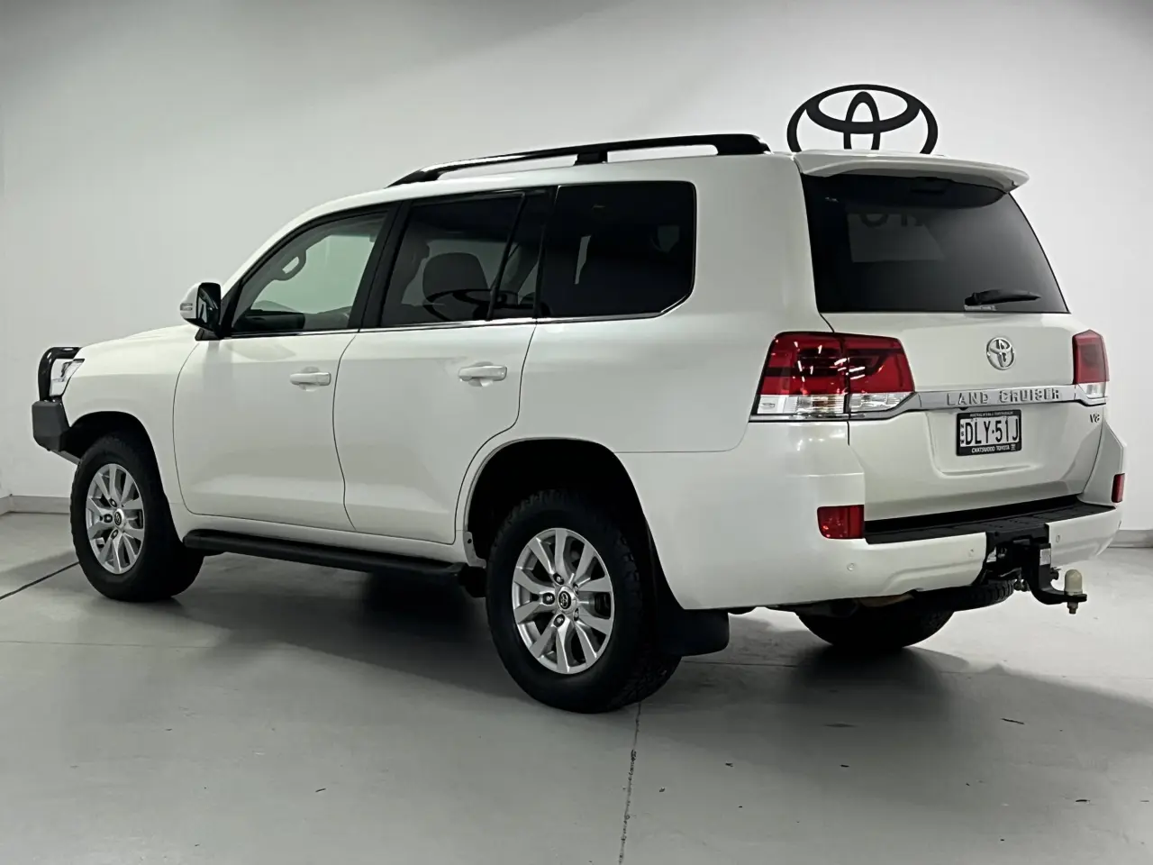 2017 TOYOTA LANDCRUISER Gallery Image 8