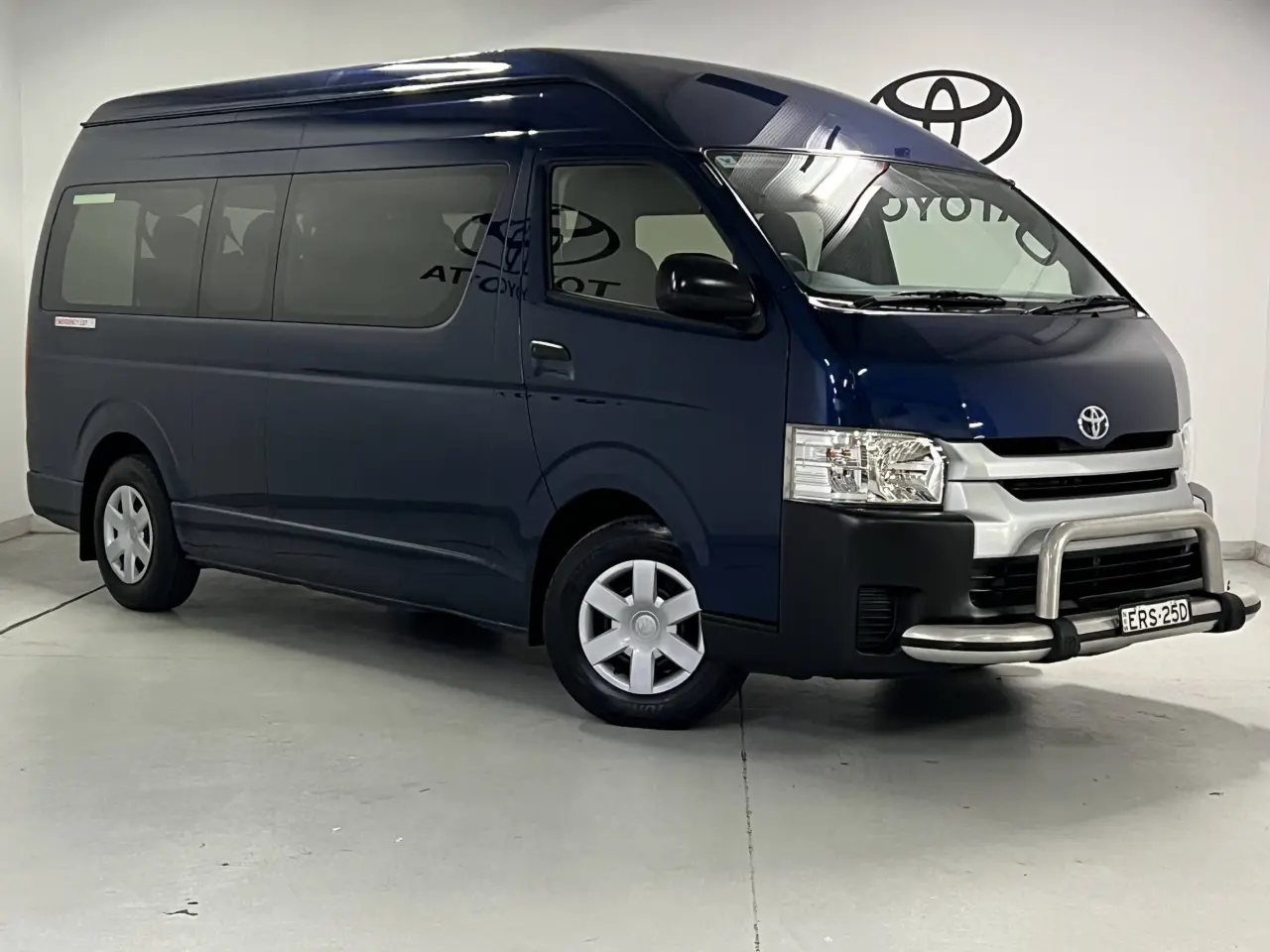 2014 TOYOTA HIACE Gallery Image 1