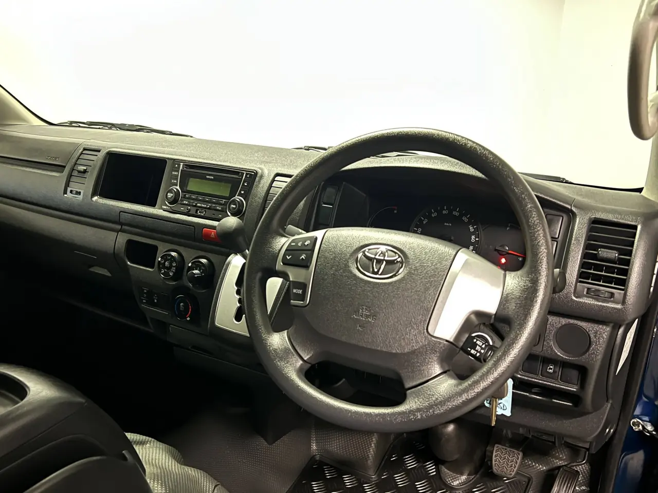 2014 TOYOTA HIACE Gallery Image 10