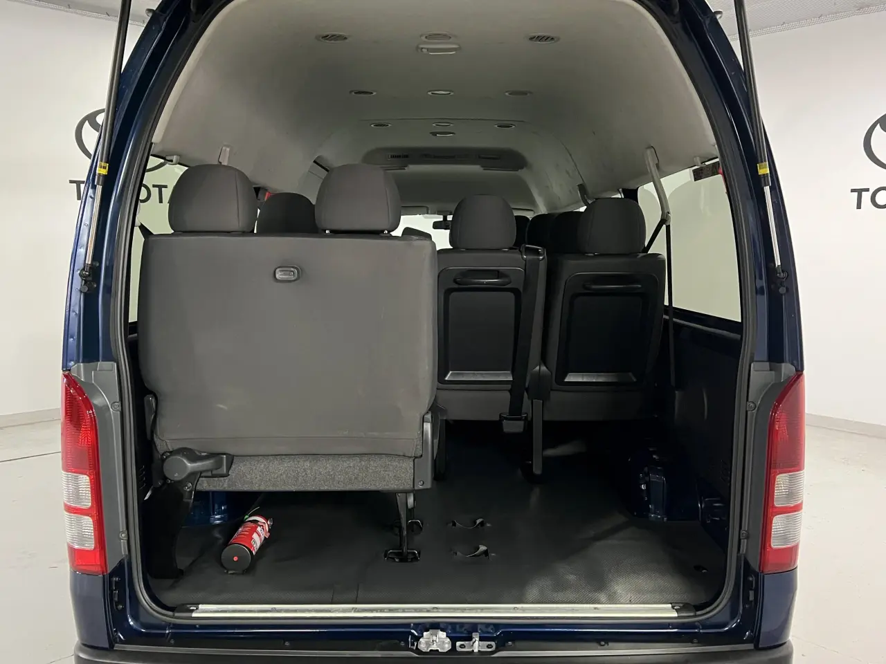 2014 TOYOTA HIACE Gallery Image 11