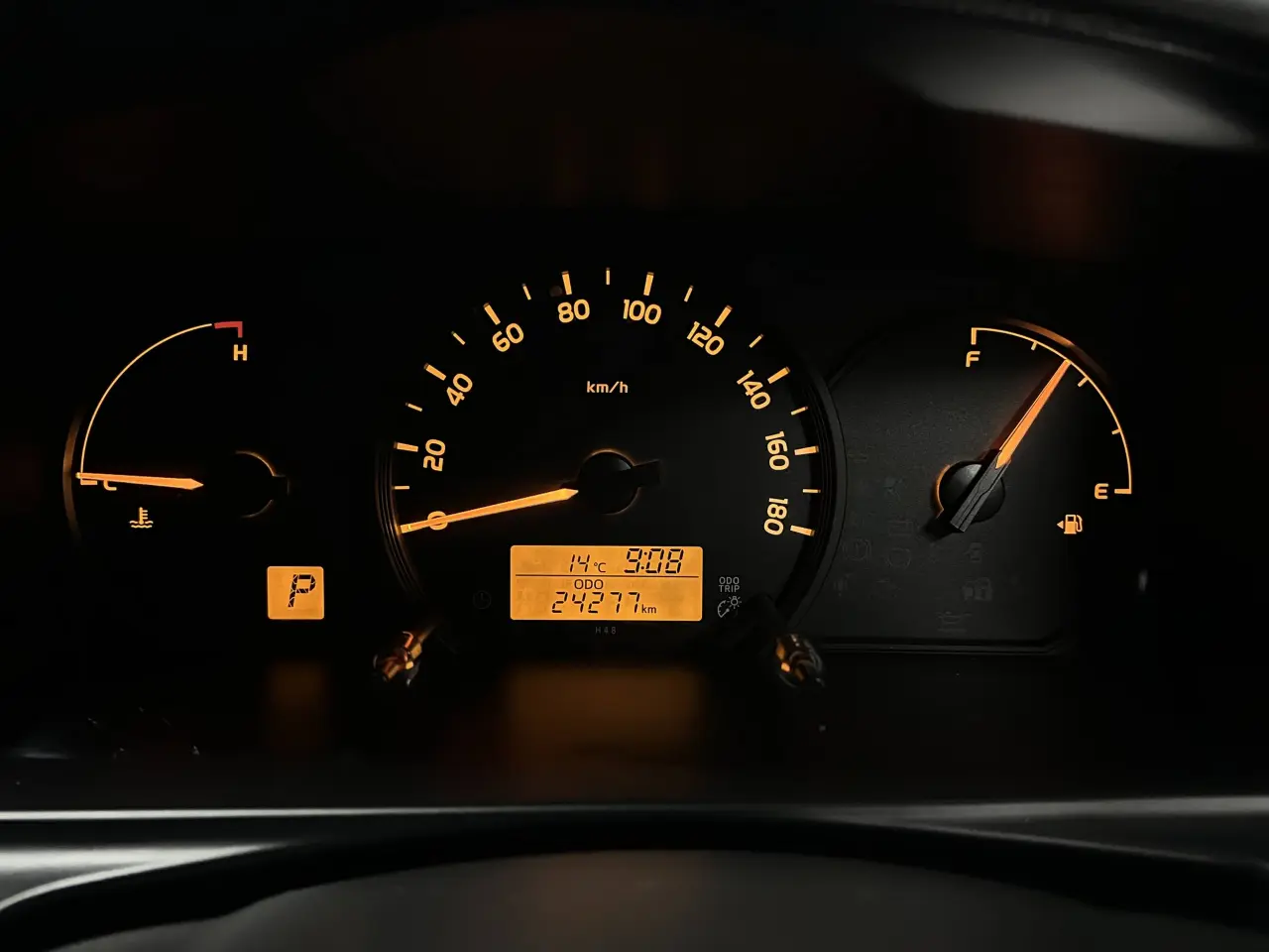 2014 TOYOTA HIACE Gallery Image 17