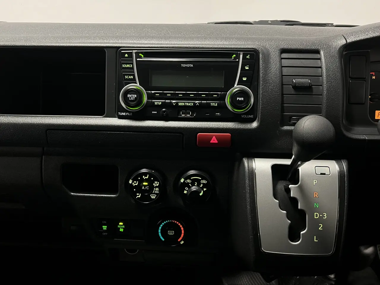 2014 TOYOTA HIACE Gallery Image 19