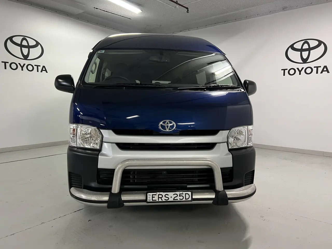 2014 TOYOTA HIACE Gallery Image 2