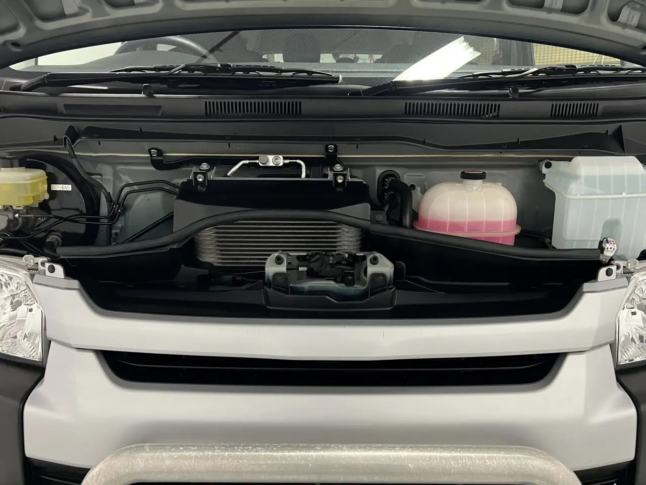 2014 TOYOTA HIACE Gallery Image 20